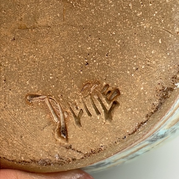 Signed studio pottery vase - Picture 5 of 9